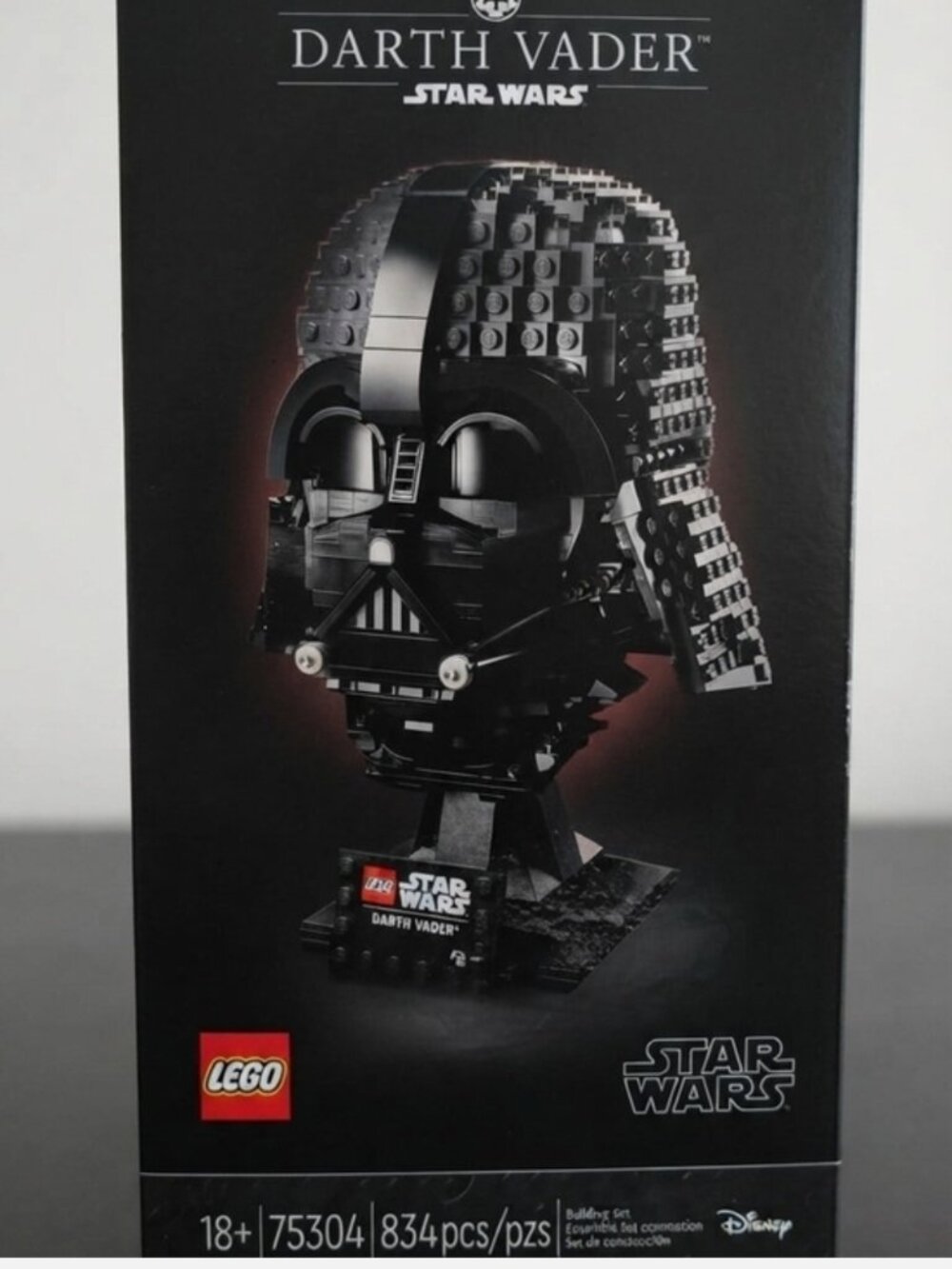 NWT LEGO Star Wars Darth Vader Helmet set
